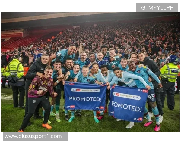 孔帕尼为妻子庆祝40岁生日专程回曼市包下豪华酒店盛大庆典