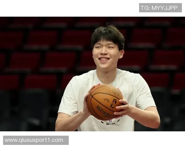 美女球迷摩达中心热情助阵杨瀚森称其身材瘦削似婴儿肥引关注